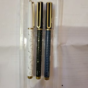 Black felt tip pens.